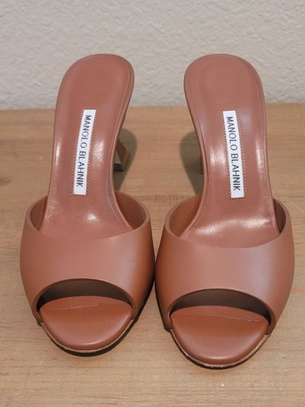 Manolo Blahnik Jadarona Leather Mules – Caramel – Size 6
